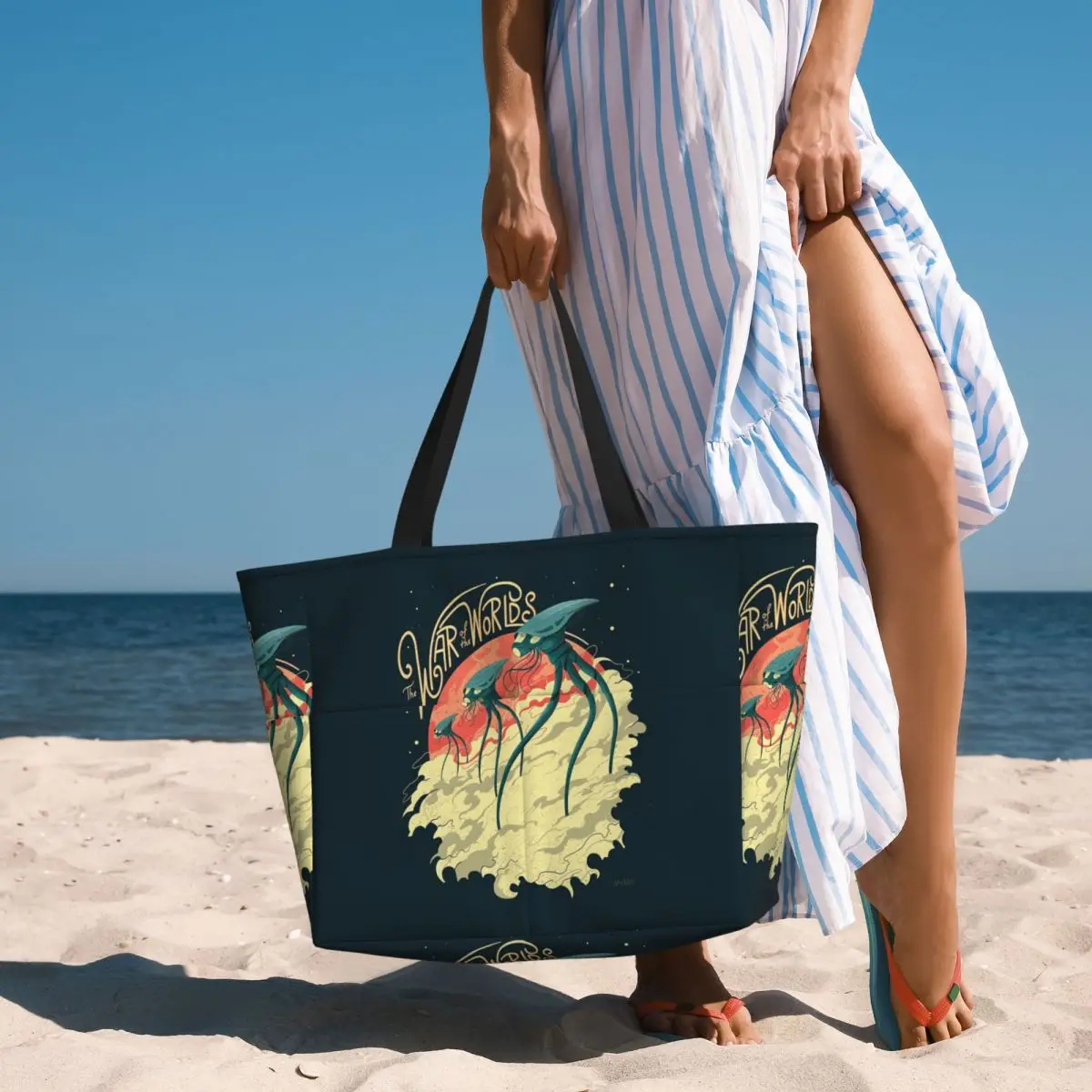 War Of The Worlds Beach Tote B - Yoga Fitness World recensie en prijs